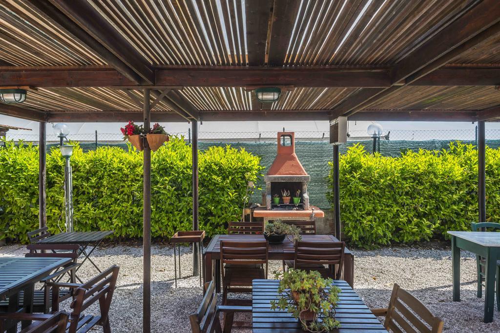 La Locanda Country House Borgo Montenero Buitenkant foto